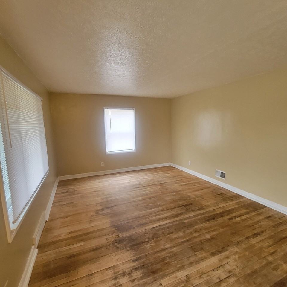 3521 W Morris St - Photo 4 of 9