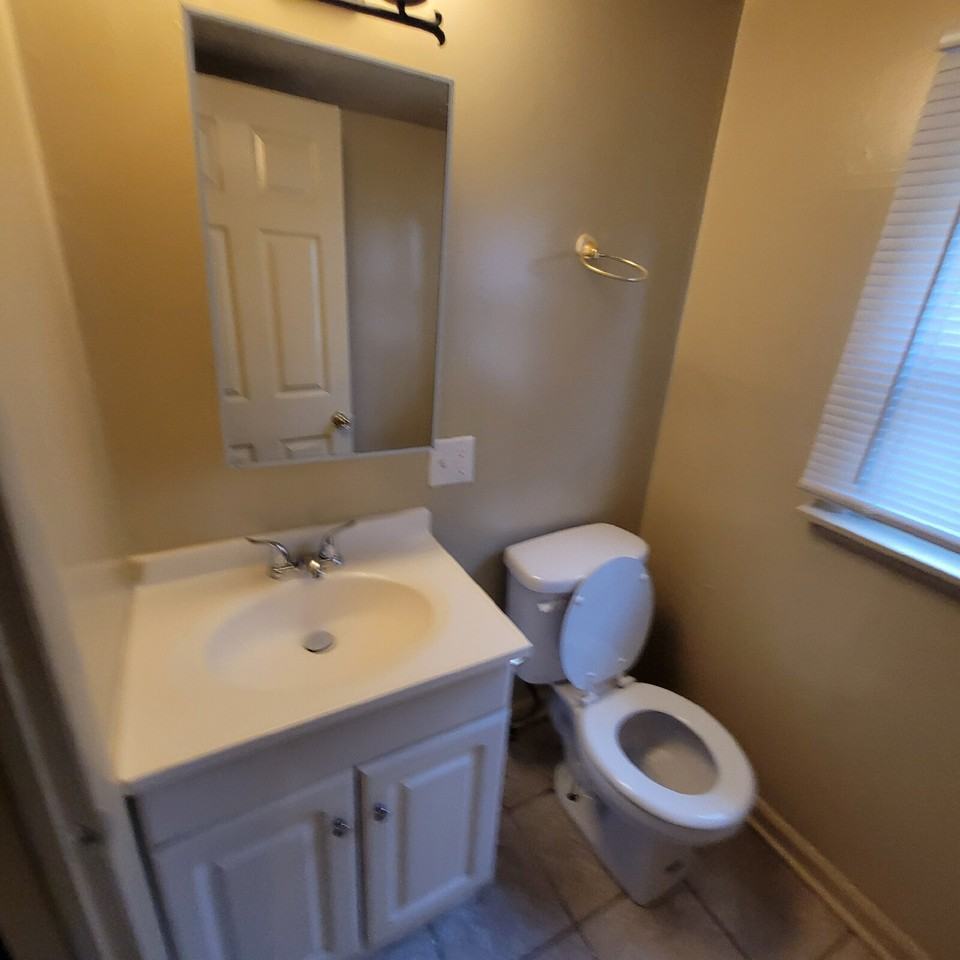 3521 W Morris St - Photo 7 of 9