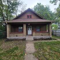 827 S Sheffield Ave - Photo 1 of 1