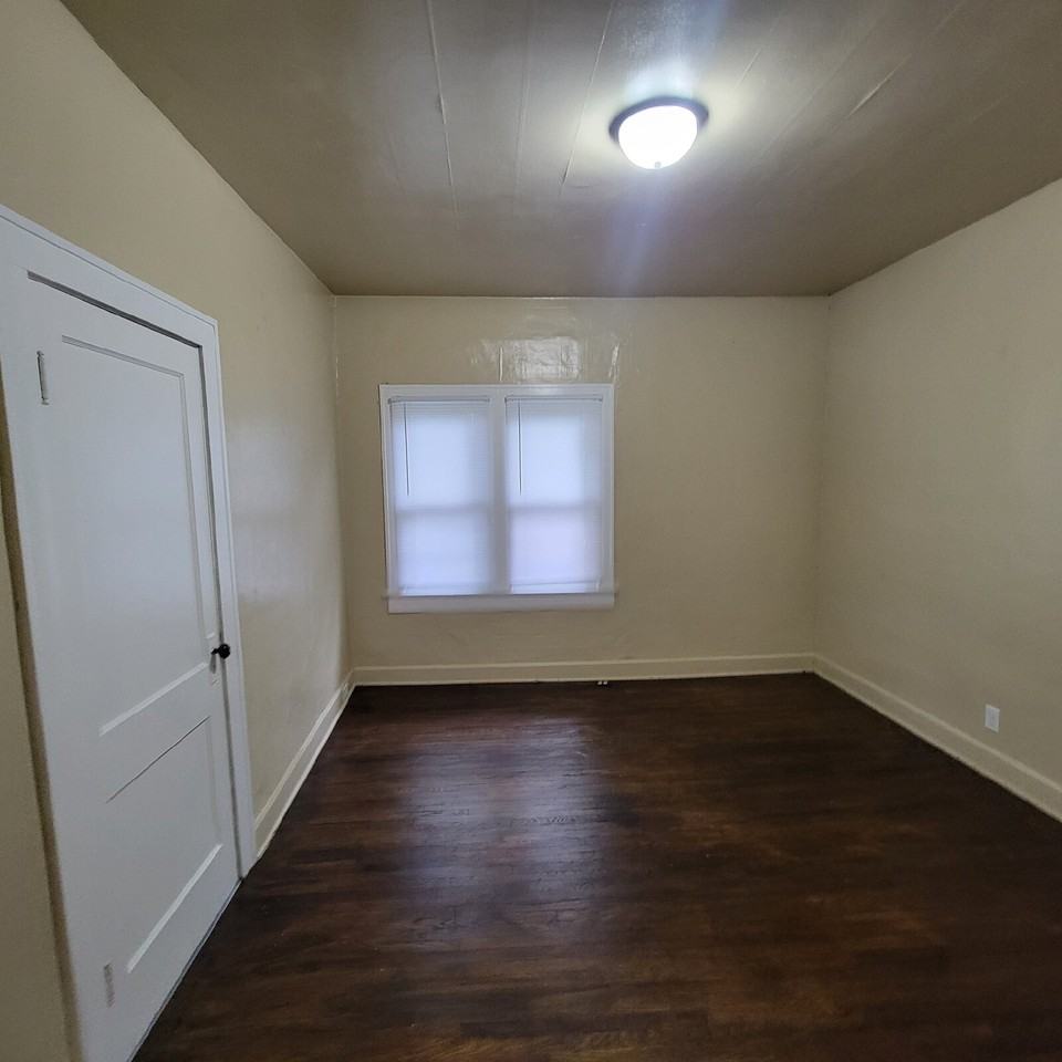 827 S Sheffield Ave - Photo 5 of 8
