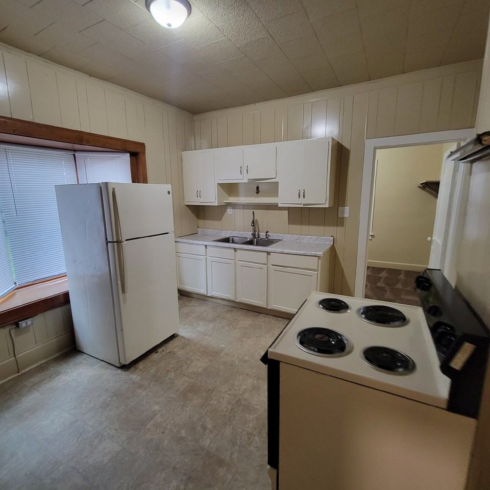 827 S Sheffield Ave - Photo 6 of 8