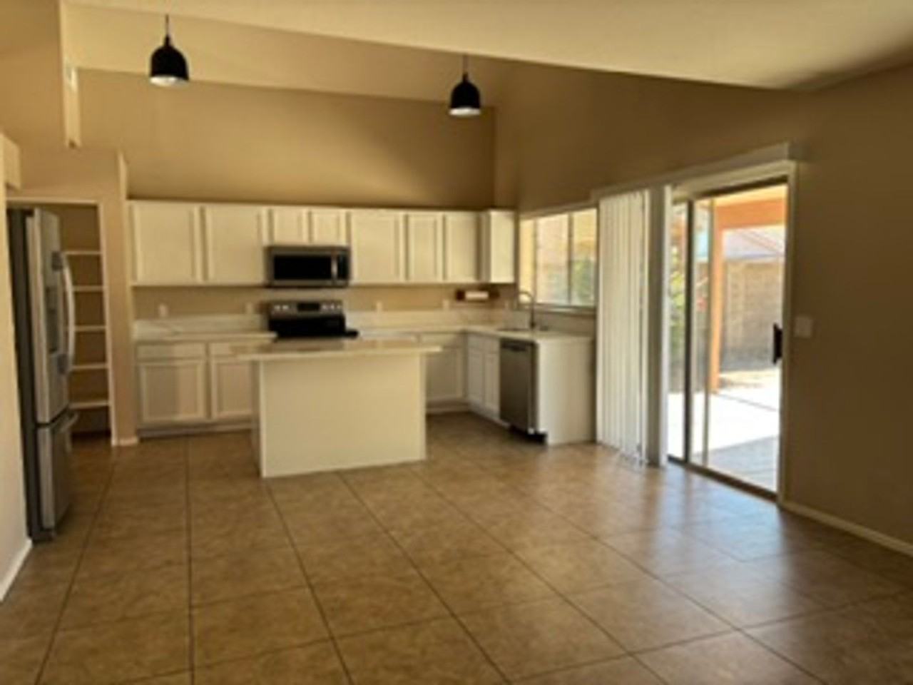 1358 N Thunderbird Ct - Photo 4 of 37