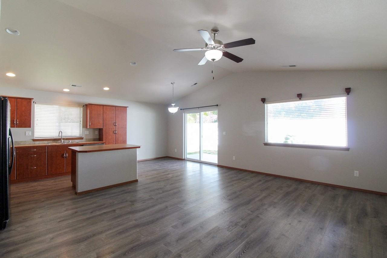 1436 Larkspur Dr - Photo 6 of 15