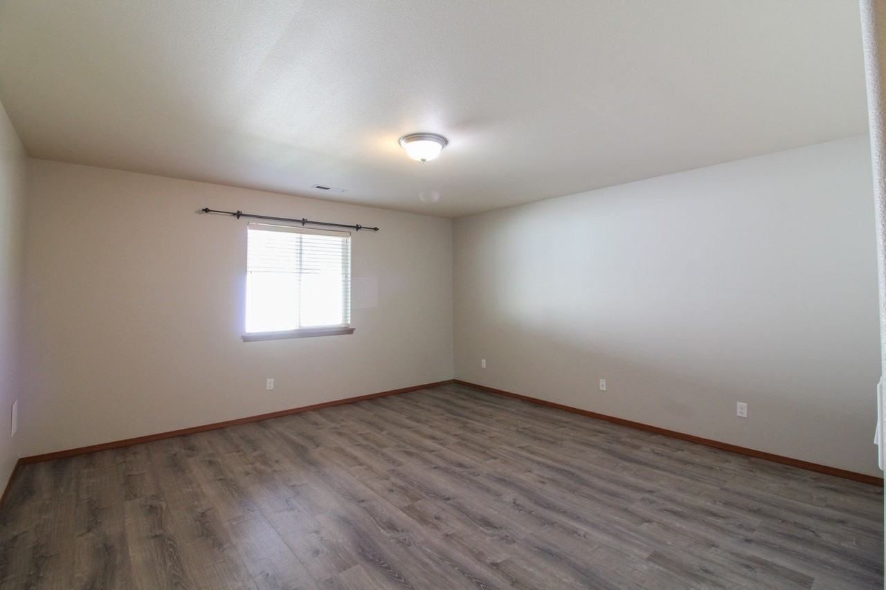 1436 Larkspur Dr - Photo 7 of 15