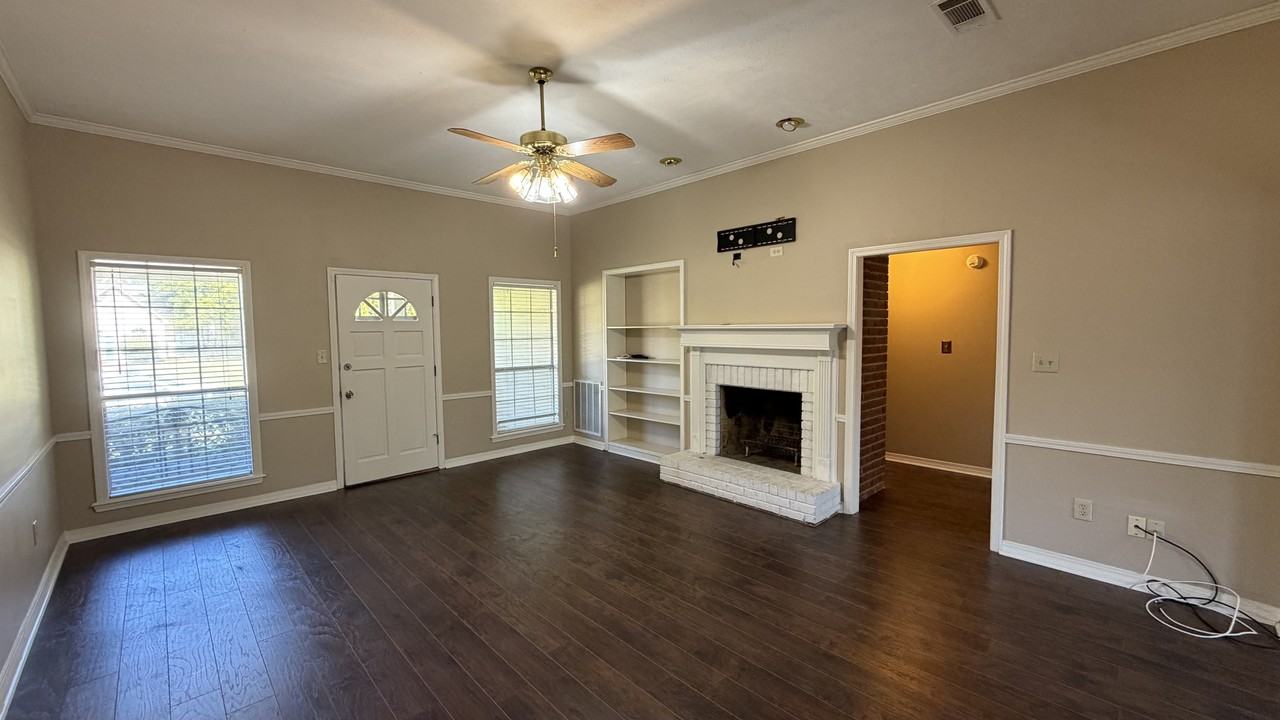 653 Baywood Pointe - Photo 2 of 20