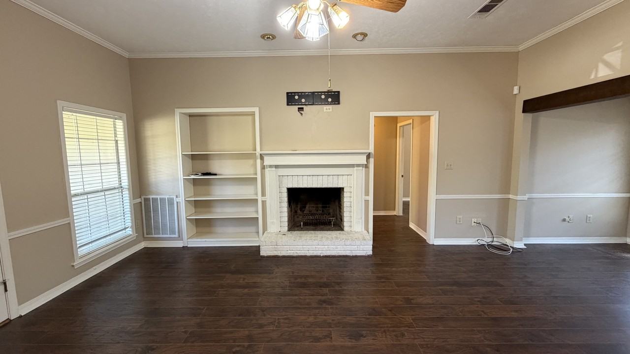 653 Baywood Pointe - Photo 3 of 20