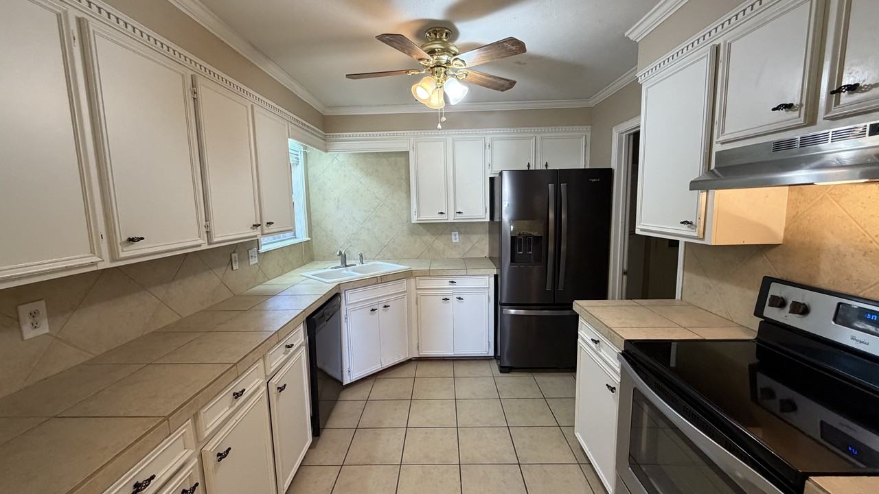 653 Baywood Pointe - Photo 7 of 20