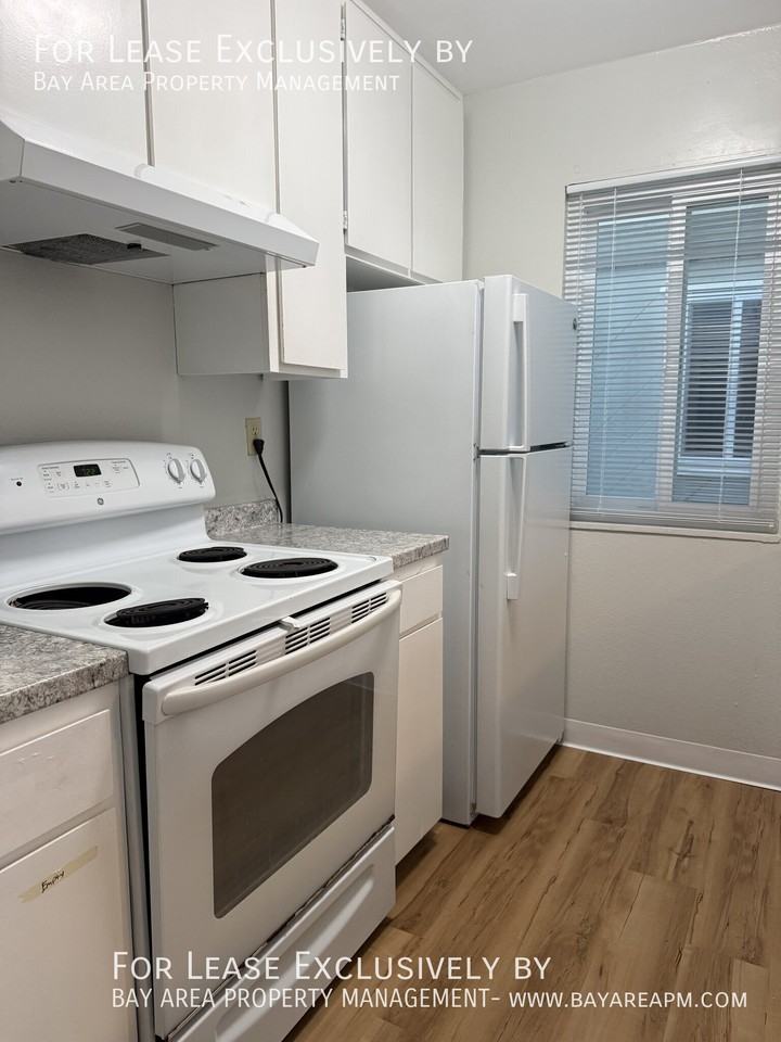 647 Grand Ave #3 - Photo 3 of 10