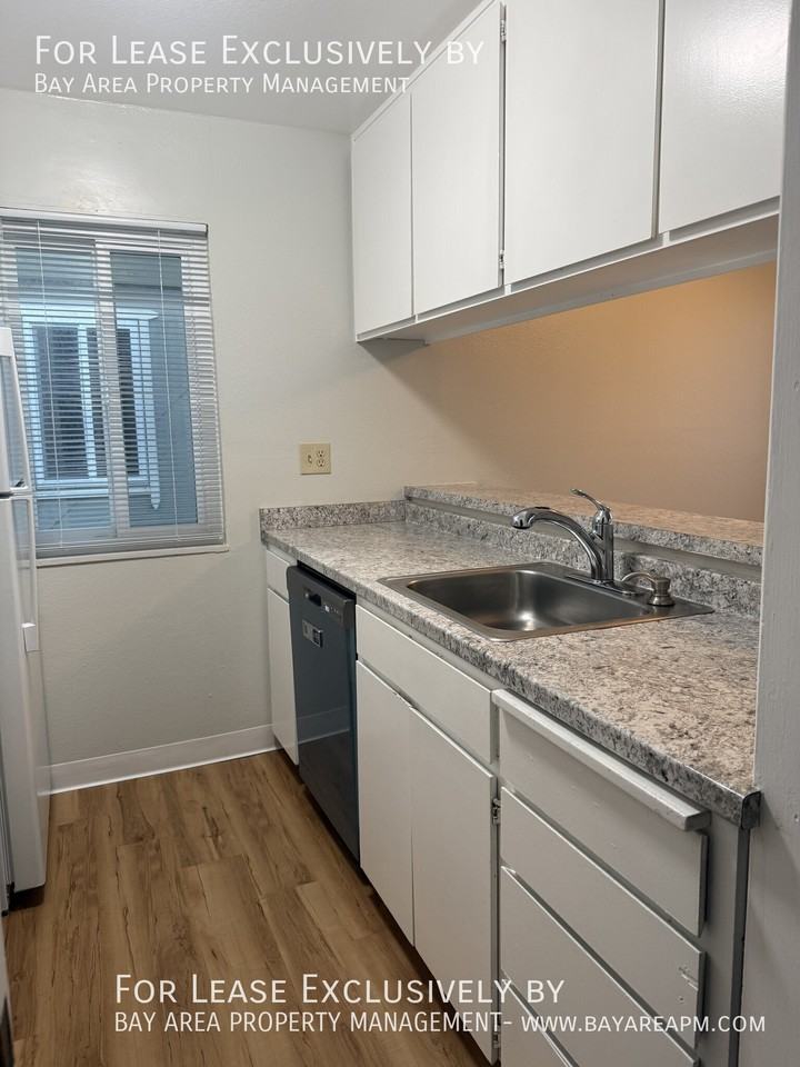 647 Grand Ave #3 - Photo 4 of 10