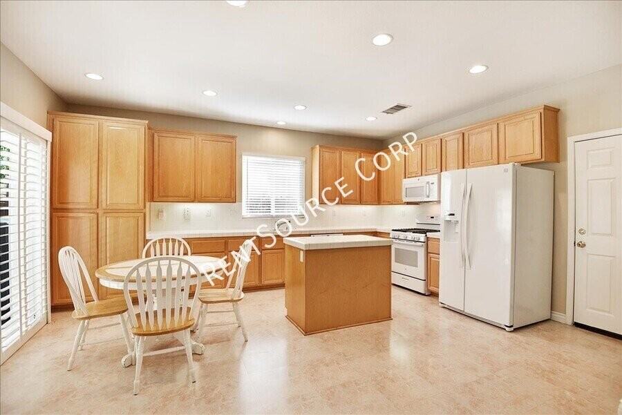 21575 Oak Dr - Photo 4 of 15