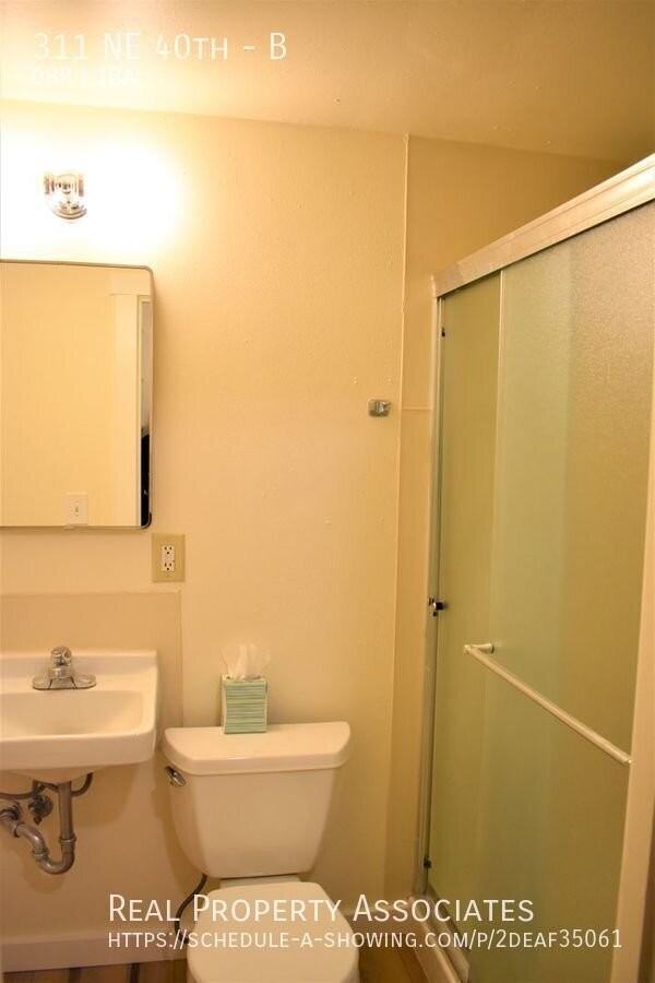 311 Ne 40th St #B - Photo 5 of 8