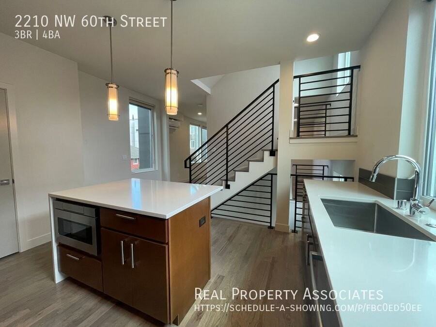 2210 Nw 60th St - Photo 3 of 24