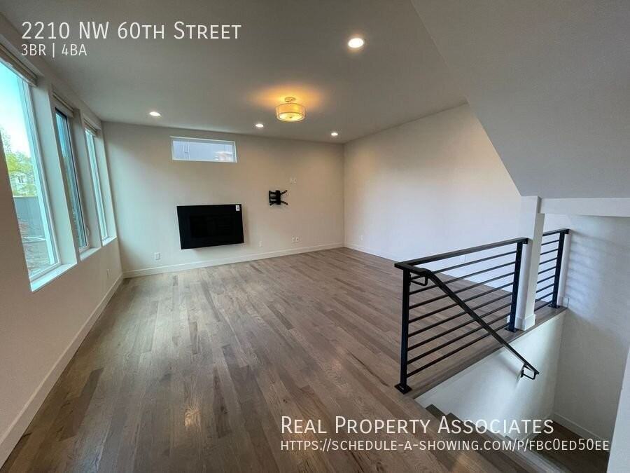 2210 Nw 60th St - Photo 4 of 24
