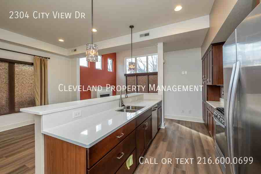2304 City View Dr - Photo 3 of 36