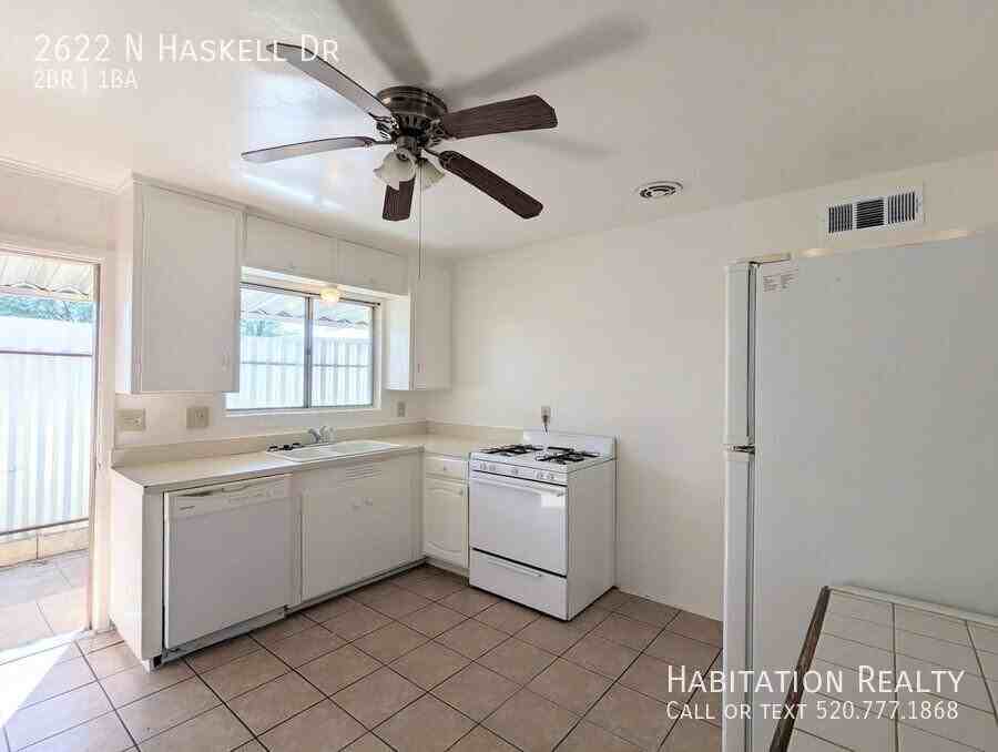 2622 N Haskell Dr - Photo 2 of 16