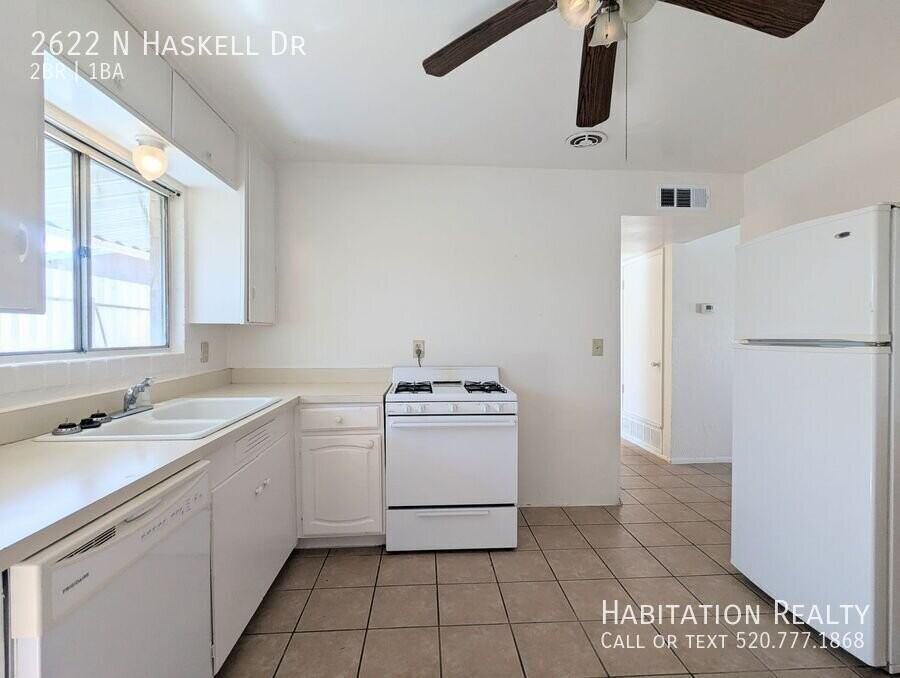 2622 N Haskell Dr - Photo 3 of 16
