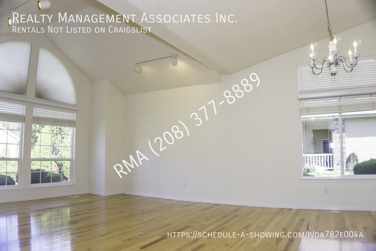 1126 N Hiltonhead Way - Photo 4 of 18