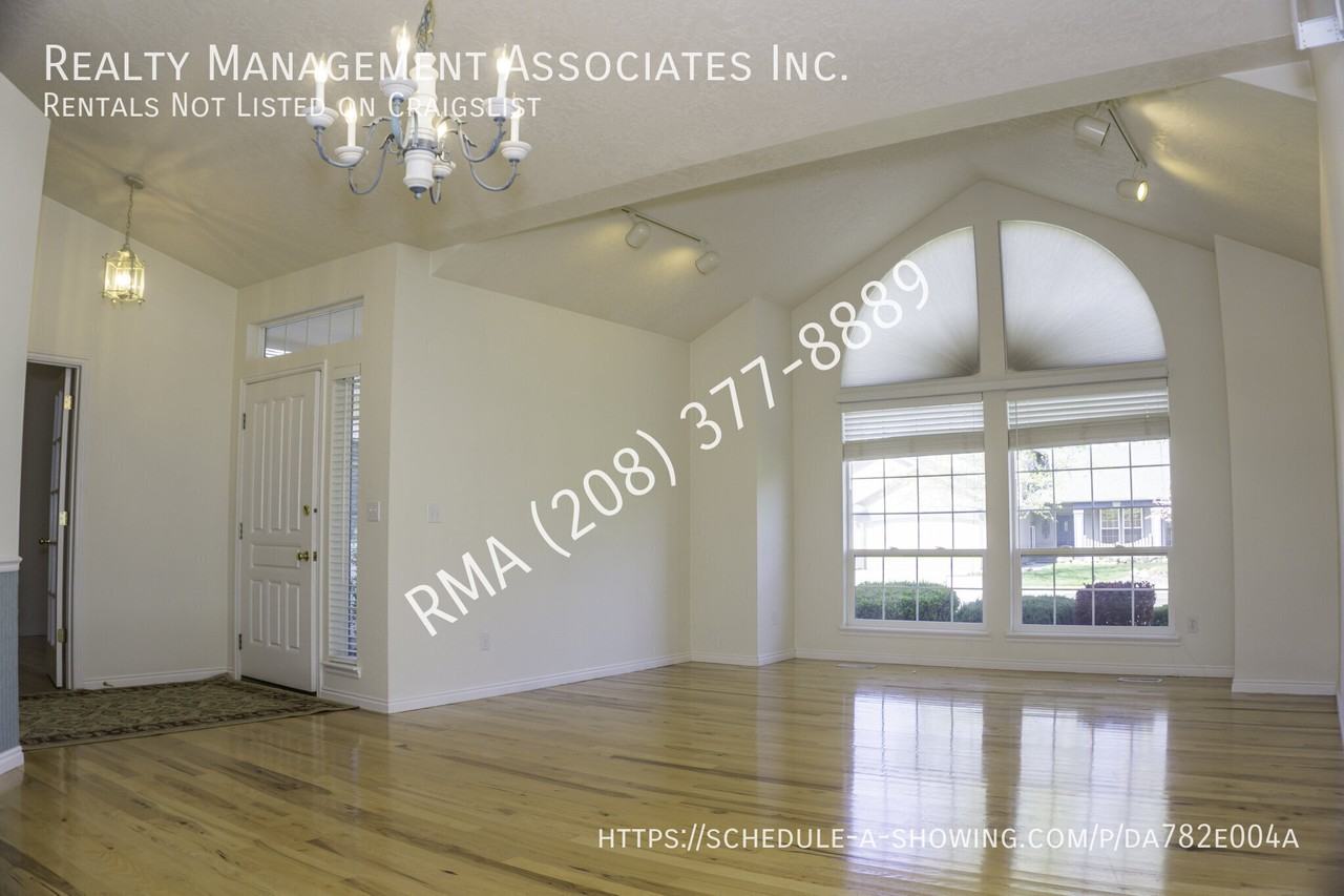 1126 N Hiltonhead Way - Photo 5 of 18