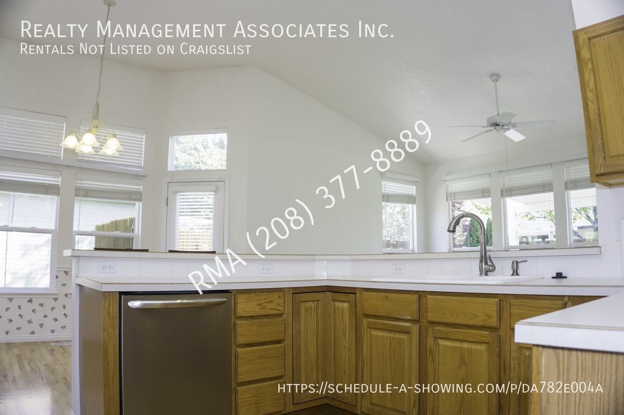 1126 N Hiltonhead Way - Photo 7 of 18