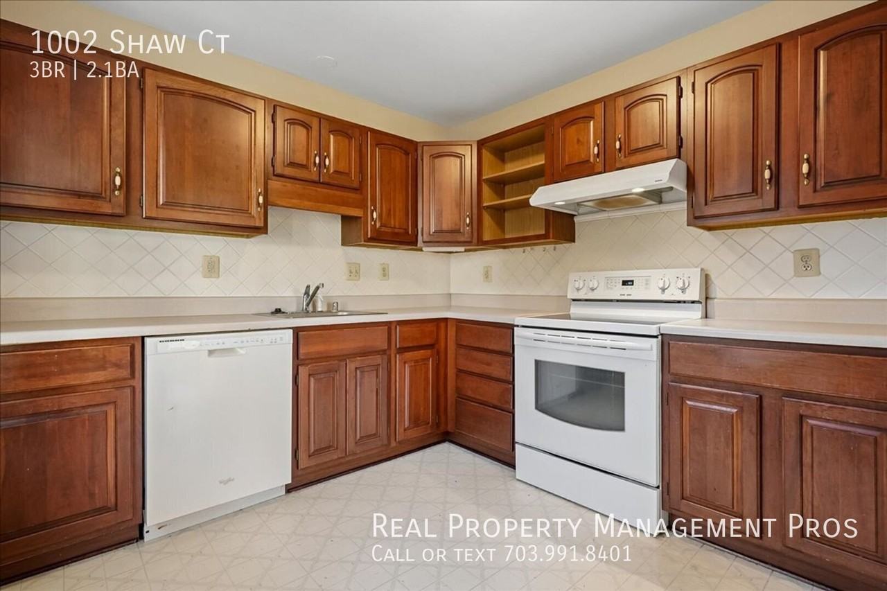 1002 Shaw Ct - Photo 2 of 34