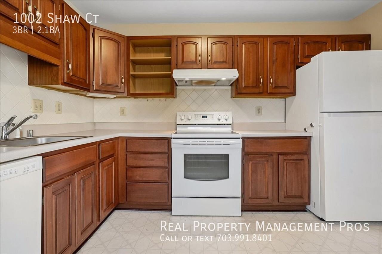 1002 Shaw Ct - Photo 4 of 34