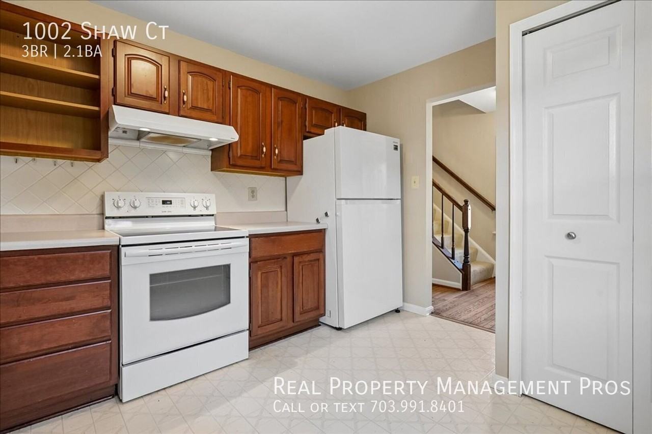1002 Shaw Ct - Photo 5 of 34