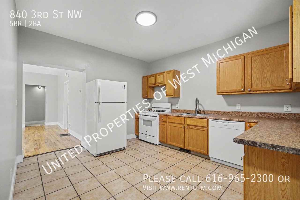 840 3rd St Nw - Photo 4 of 19