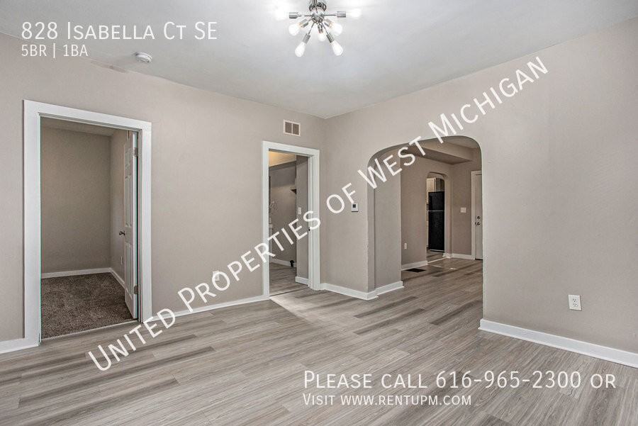 828 Isabella Ct Se - Photo 2 of 21