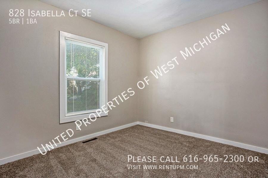 828 Isabella Ct Se - Photo 4 of 21