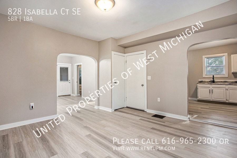 828 Isabella Ct Se - Photo 6 of 21