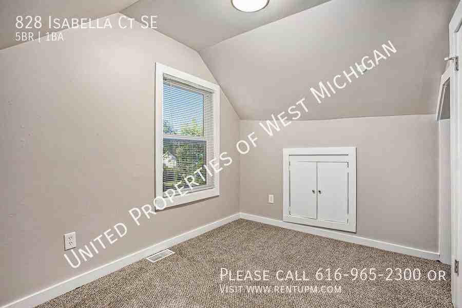 828 Isabella Ct Se - Photo 7 of 21