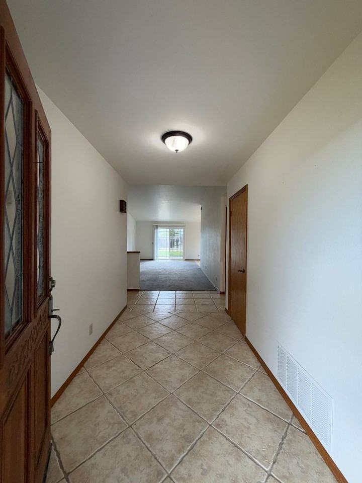 841 Blue Ridge Dr - Photo 3 of 50
