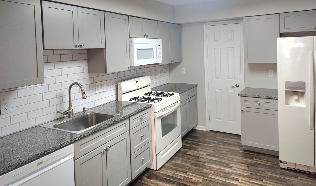 104 Pertwood Ct #104 - Photo 3 of 10