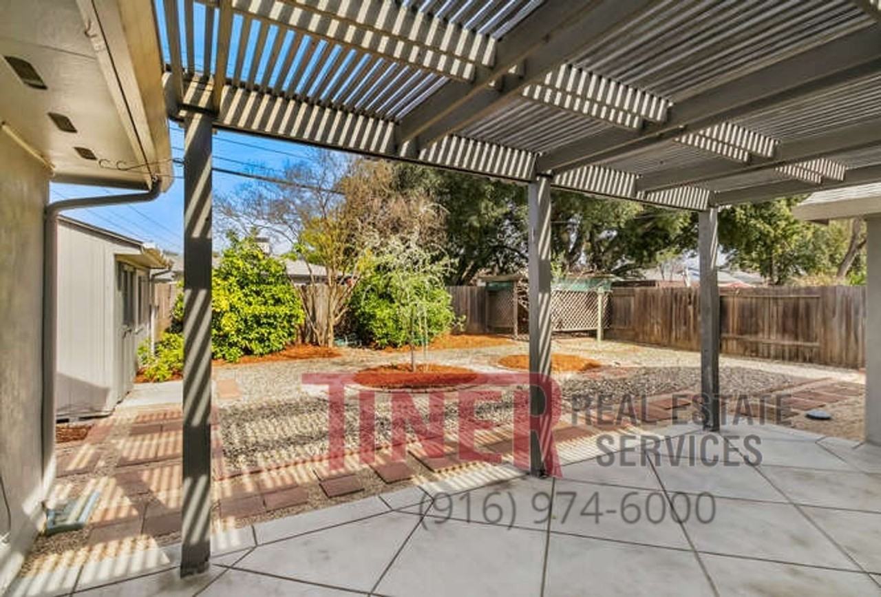 1040 Hampton Rd - Photo 2 of 29