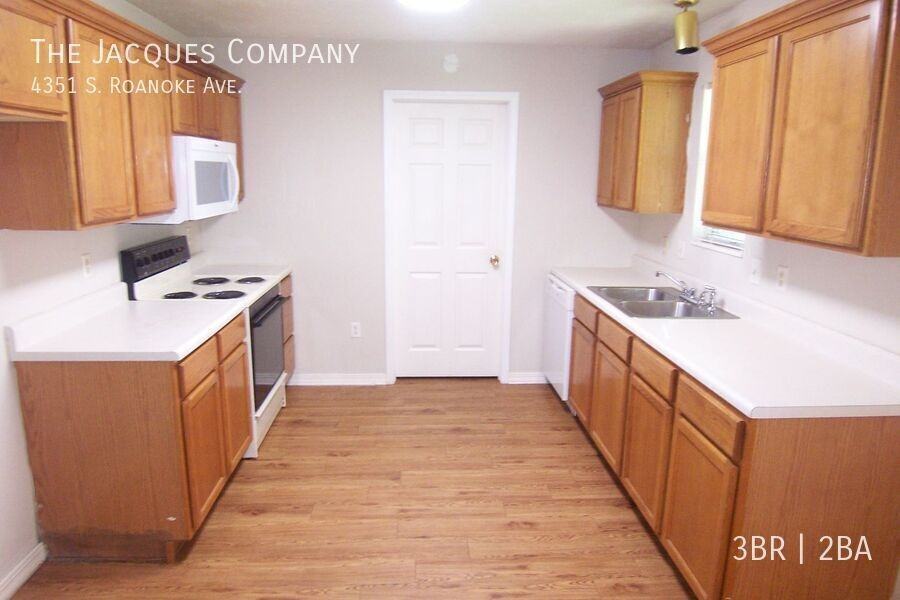 4351 S Roanoke Ave - Photo 2 of 13