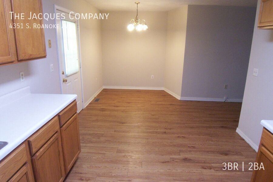 4351 S Roanoke Ave - Photo 3 of 13