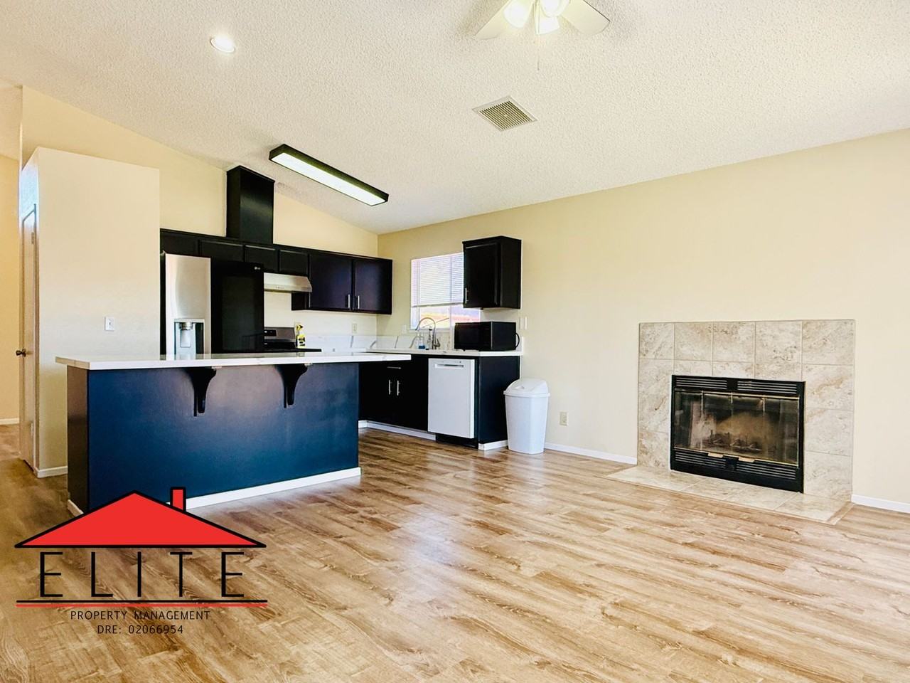 253 W Mariposa Ave - Photo 6 of 22