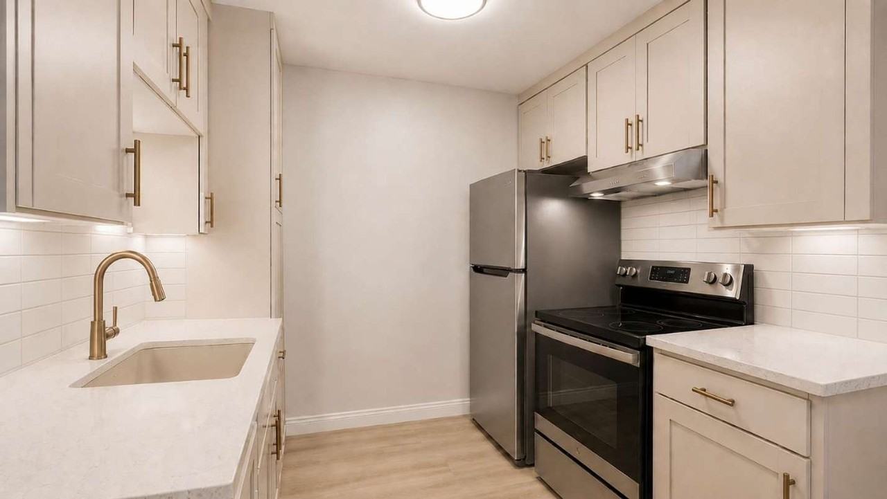 Beautifully Renovated 1 and 2 bedrooms with In - Photo 6 of 6