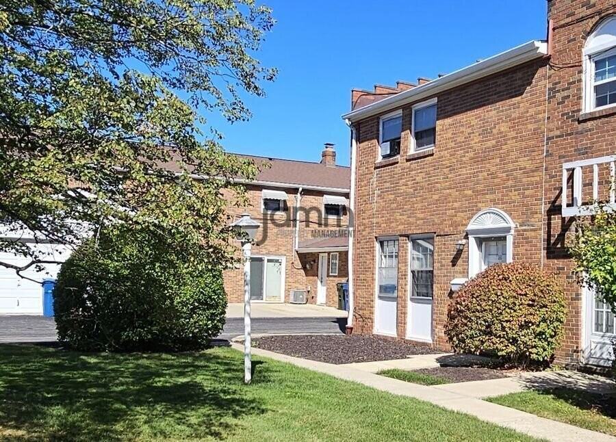 24496 Clareshire Dr #9H - Photo 3 of 24