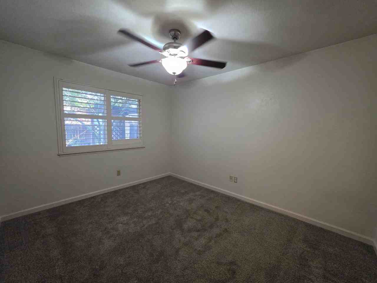 2828 S Court St - Photo 4 of 11