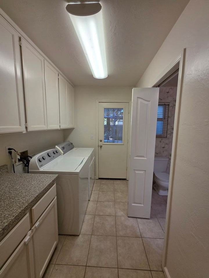 2828 S Court St - Photo 5 of 11