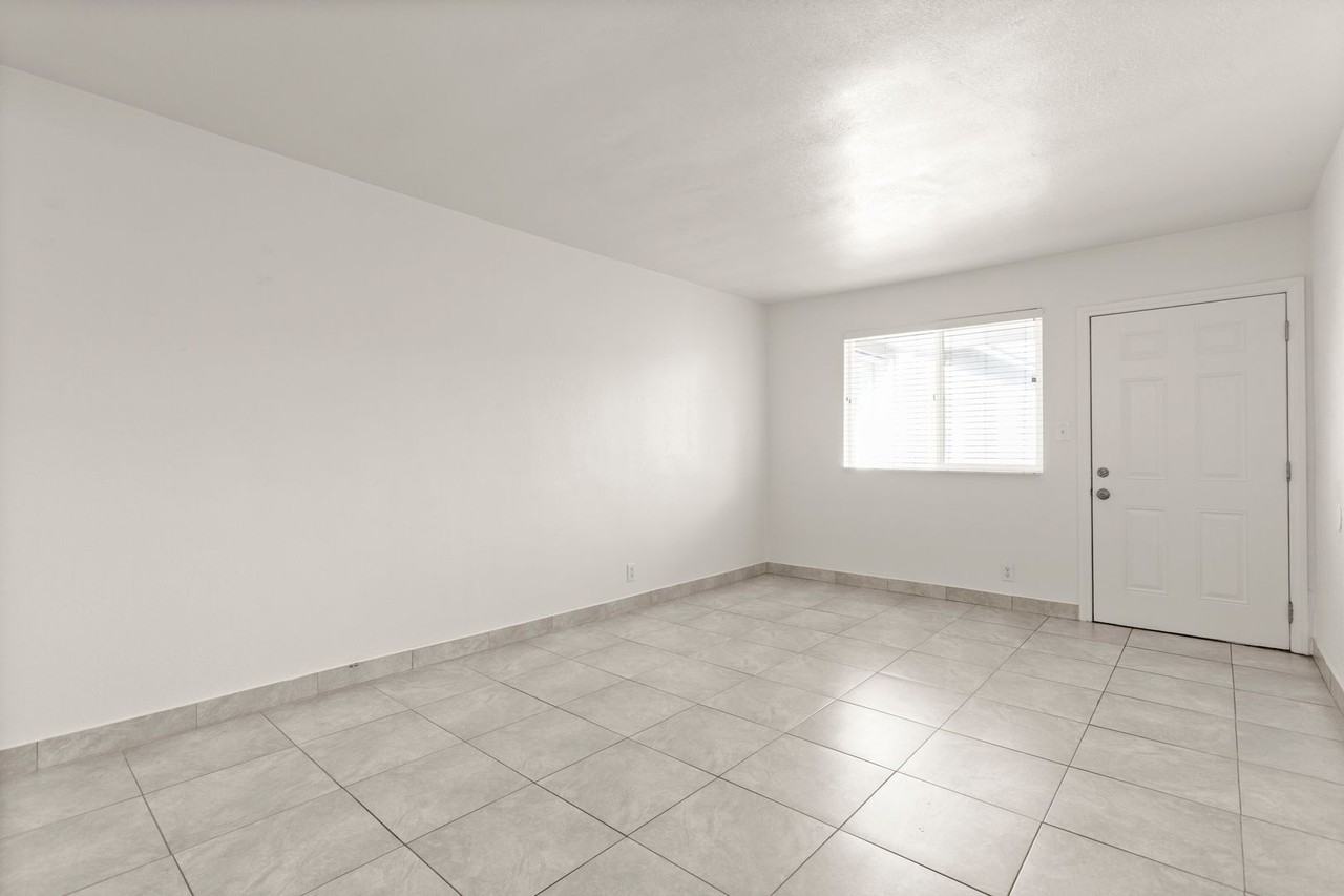 4846 Hazeltine Ave - Photo 3 of 13