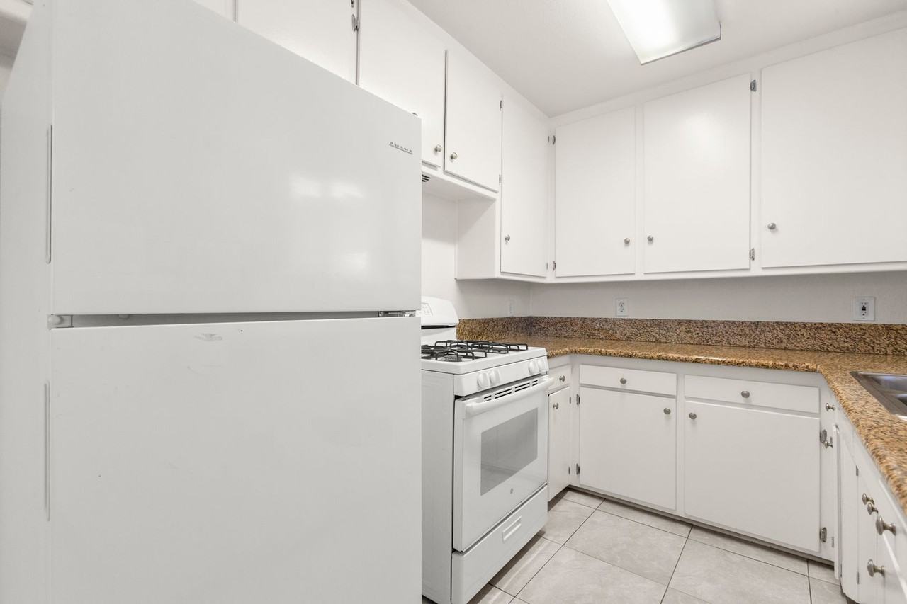 4846 Hazeltine Ave - Photo 5 of 13
