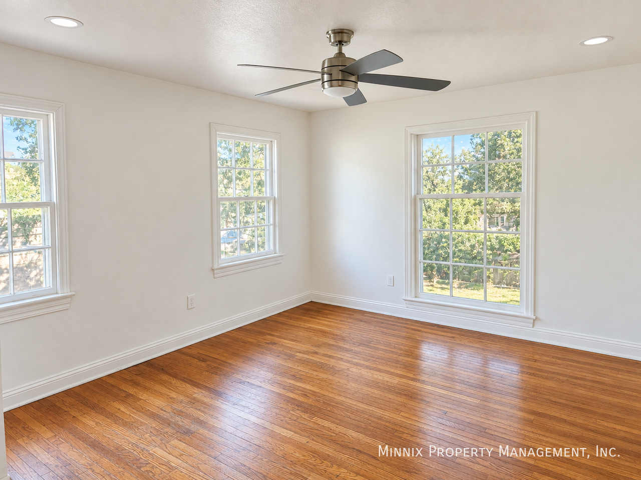 2422 33rd St - Photo 3 of 8