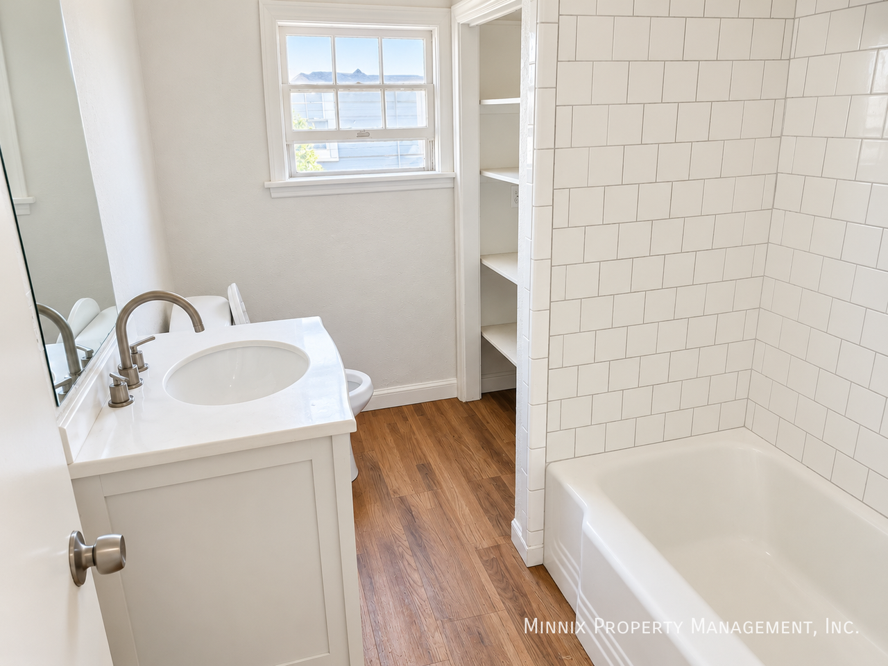 2422 33rd St - Photo 4 of 8