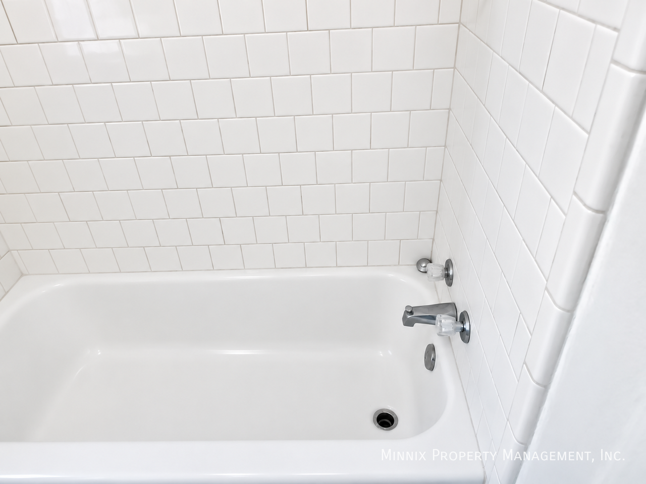 2422 33rd St - Photo 6 of 8
