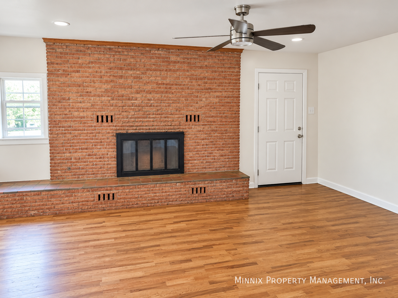 2422 33rd St - Photo 7 of 8