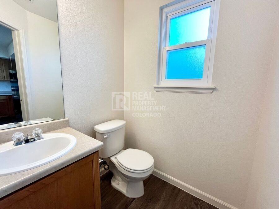 12027 Leyden St - Photo 7 of 15