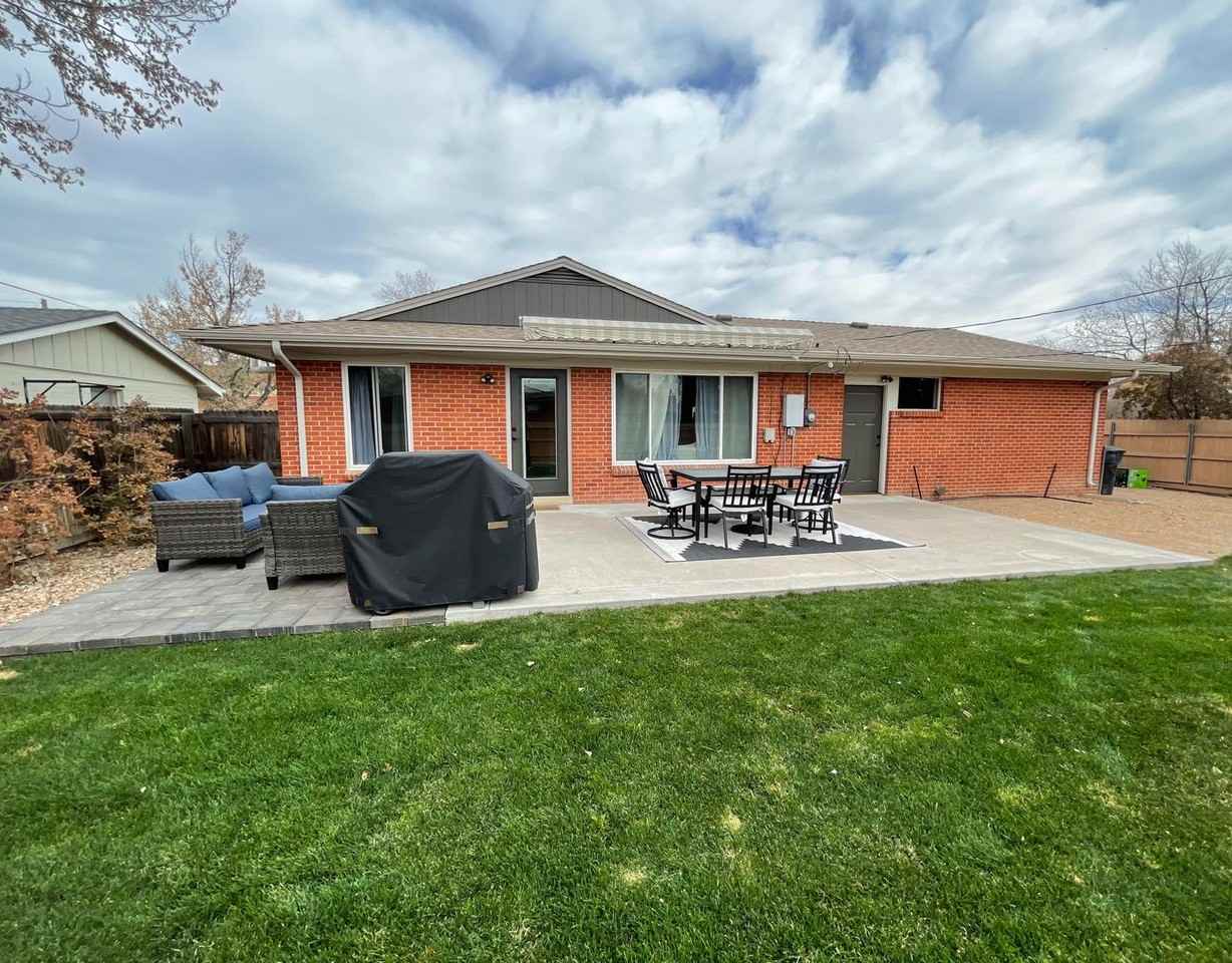 1051 S Holly St - Photo 3 of 17