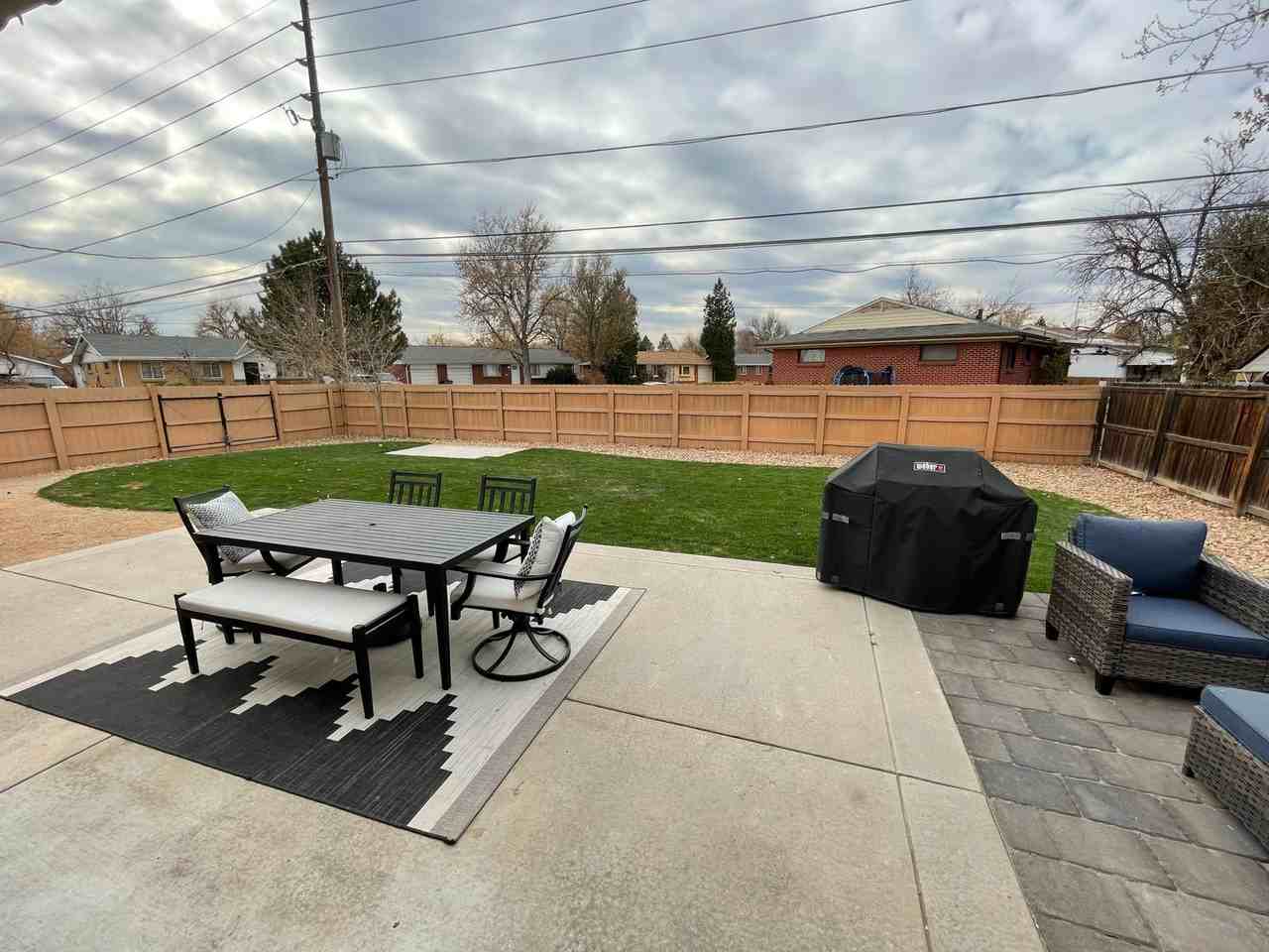 1051 S Holly St - Photo 4 of 17